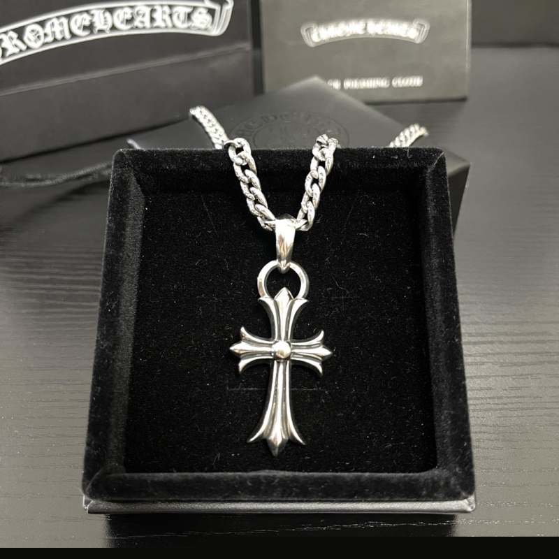 Ch**me He**ts necklaces